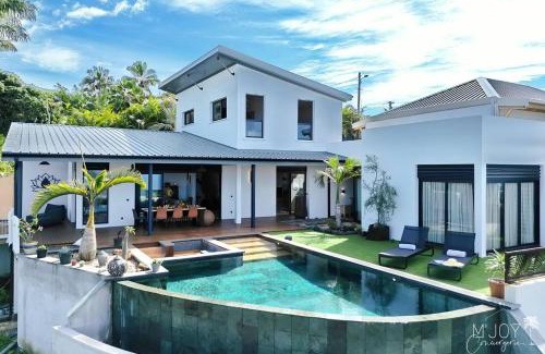 L'Etang-Sale Villa | Villa Kalaé: Oceanfront Retreat with Pool & Spa Amenities
