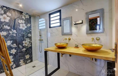 L'Etang-Sale Villa | Villa Kalaé: Oceanfront Retreat with Pool & Spa Amenities