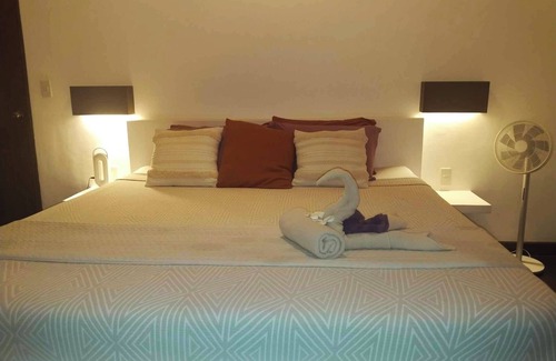 Puerto Princesa City Centre Bed & Breakfast | Villa Kalachuchi B&B: Guest Rated 10/10 with Pool & Breakfast
