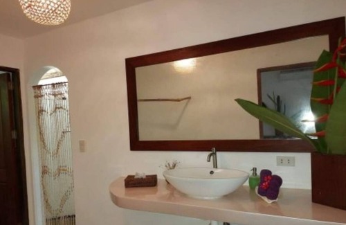 Puerto Princesa City Centre Bed & Breakfast | Villa Kalachuchi B&B: Guest Rated 10/10 with Pool & Breakfast