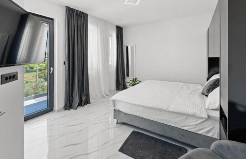 Sorici Villa | Villa Kalemi: Family-Friendly Retreat with Pool & Pets Welcome