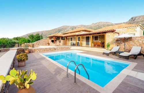 Sitia Villa | Idyllic Villa Kalliopi: 4-Star Oceanfront Retreat in Crete