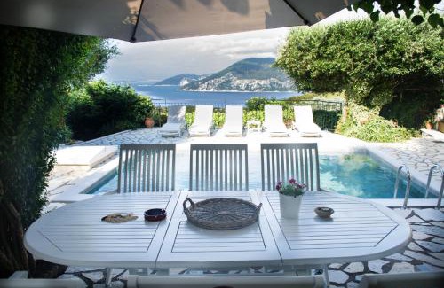 Katsarata House | Villa Kalogris: Oceanfront Retreat with Pool & 9.8 Rating