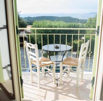 Katsarata House | Villa Kalogris: Oceanfront Retreat with Pool & 9.8 Rating