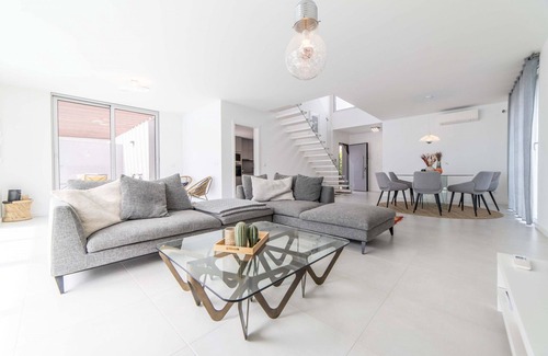 Charneca de Caparica e Sobreda Villa | Villa Kamila - Guest Rated 10/10 with Private Pool & Breakfast