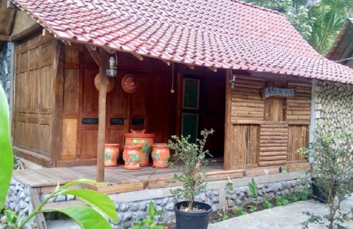 Sleman Villa | Experience Villa Kampung Ayem: Family-Friendly Getaway