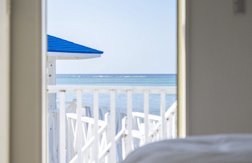 Gushiken House | Elegant Villa Kanutan: Pet-Friendly with Pool & Breakfast