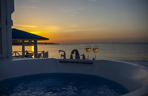 Gushiken House | Elegant Villa Kanutan: Pet-Friendly with Pool & Breakfast