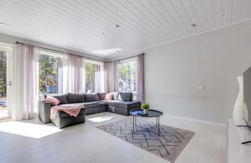 Kalajoki Apartment | Discover Villa Karhunkääpä: Pet-Friendly Beach Retreat