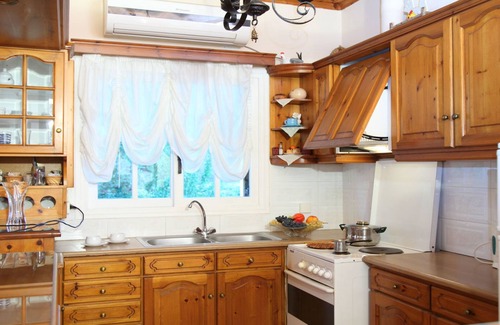 Asprogerakata House | Cozy Villa Karidia: Family-Friendly Stay with Breakfast