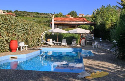 Archanes House | Villa Kazantzakis: Oceanfront Escape with Pool & 4 Stars