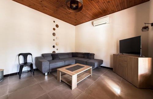 Entraigues-sur-la-Sorgue House | Villa Keromate air-conditioned with natural pool