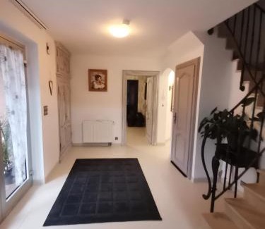 Selestat House | Villa Kerangoues Gîte: Child-Friendly Retreat with 9.6 Rating