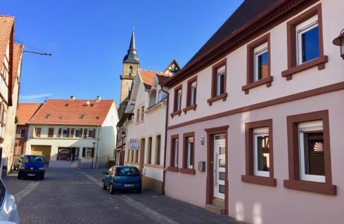 Gollheim House | Discover Villa Kerzenheimer Tor: Pet Friendly & Family Ready