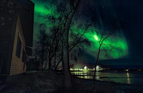 Utsjoki Villa | Beachfront Bliss at Villa Kinos - Rated 9.4/10 by Guests