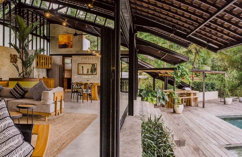Selong Belanak House | Villa Kiri - Your Hideaway in a Tropical Jungle Oasis
