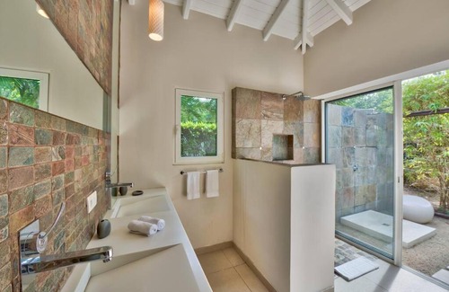 Les Terres Basses Villa | Relax at Villa Kiwi - Family-Friendly with a Pool