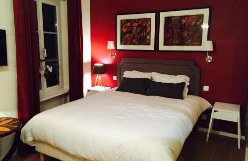 Poincare Apartment | Family-Friendly Retreat at Villa Kleber with Great Reviews