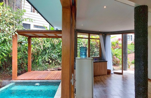 Oro Oro Ombo Villa | Discover Villa Klub Bunga Resort: Family-Friendly Retreat