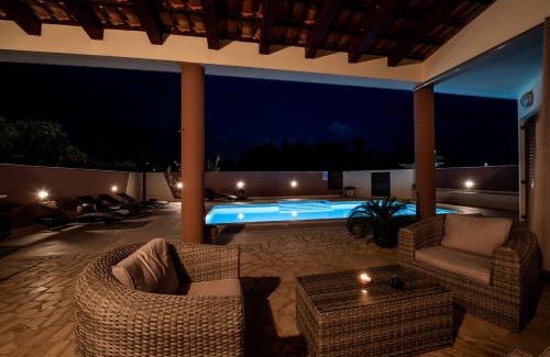 Valbandon House | Villa Komel: Oceanfront Haven with Pool & High Guest Rating