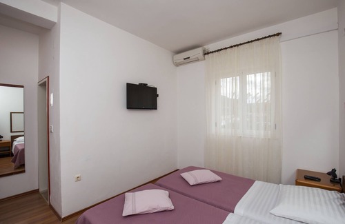 Rozat House | Villa Konalić: Inviting Room with Balcony & Sea View
