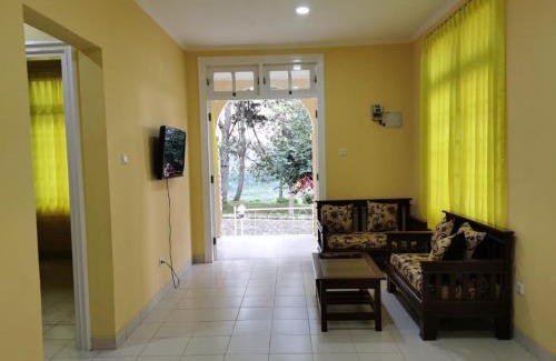Cipanas Villa | Budget-Friendly Villa Kota Bunga: 4-Star Family Retreat