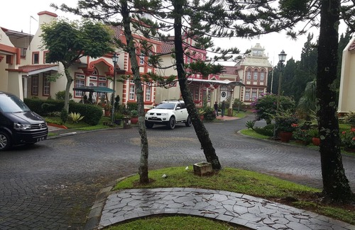 Cipanas Villa | Discover Villa Kota Bunga Homey in Eindhoven