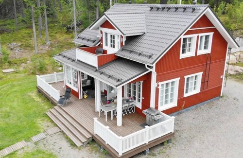 Multia House | Experience Villa Kukkula: Top-Rated Lake View Retreat
