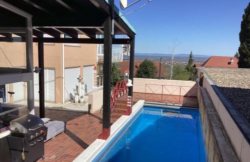 Weyher in der Pfalz House | Family-Friendly Villa Kunterbunt with Pool and Pet Access