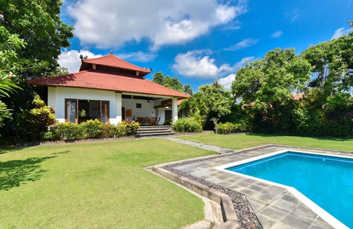 Sawan House | Villa Kupu Kupu - Beachfront Paradise in Northern Bali