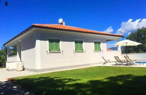 Silo Apartment | Idyllic Villa Kvarner: 4-Star Stay with Ocean View & Pool