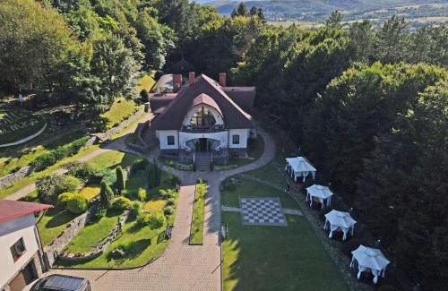 Transcarpathia Hotel | Villa Kvitka: 4-Star Retreat with Oceanfront Bliss