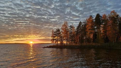 Sysma Villa | Villa Lähde Päijätsalon järvimaisemassa