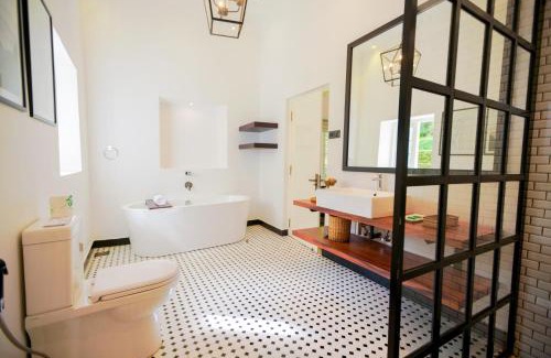 Hildummulla House | Villa Lé Maas Tota: Relax by the Oceanfront Pool