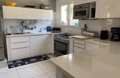 Neoules House | Elegant Villa with Pool and Ocean View, Rated 9.8/10