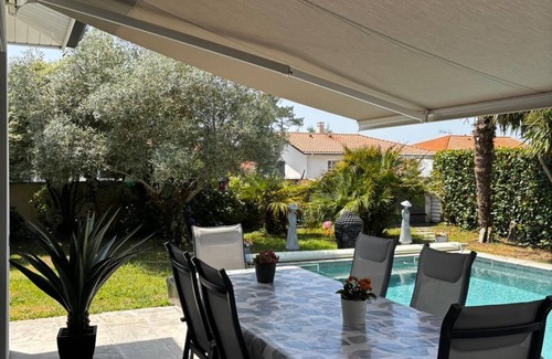 Linxe House | Serene Villa Retreat Steps from the Sea with Top Amenities