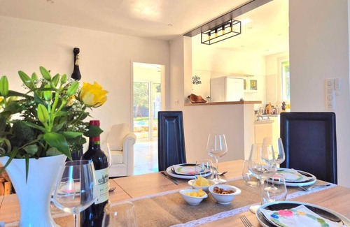 Alleins House | Villa L'Estef with SWIMMING POOL: View, relaxation, games in the heart of the village!