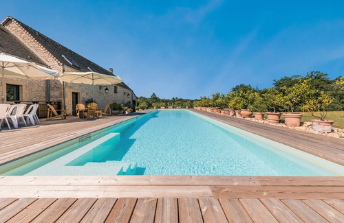 Saint-Germain-des-Pres Villa | Discover Family-Friendly Comfort at 24MAIN - Le Mirambeau