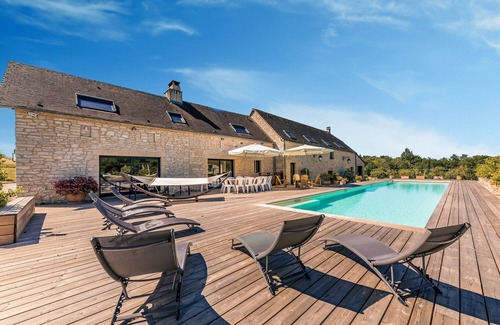 Saint-Germain-des-Pres Villa | Discover Family-Friendly Comfort at 24MAIN - Le Mirambeau
