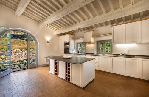 San Casciano dei Bagni Villa | Relaxing Villa Lucarella: Pool, Ocean Views & More
