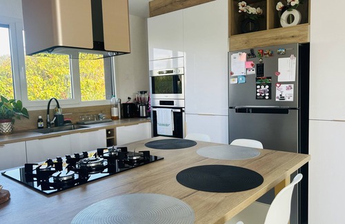 Talairan Villa | Relax at Villa L’Orchidée with Private Pool & Kitchen