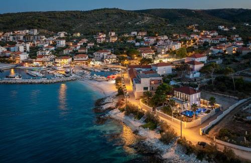 Slatine Villa | Villa L'orizzonte: Beachfront Getaway with Hot Tub & Pet-Friendly