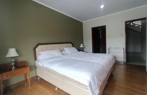 Cipanas Villa | Discover Villa L3 Bukit Danu: Family-Friendly Retreat