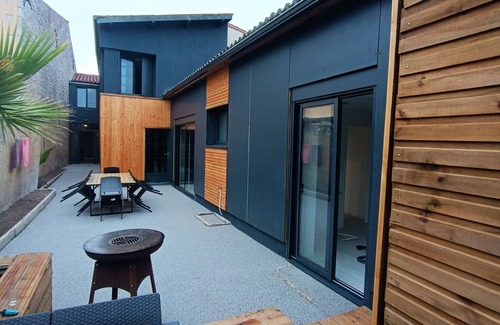 La Tremblade Villa | Villa la Chamat: Ideal Retreat for 16 with Child-Friendly Amenities