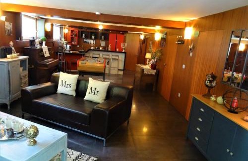 Chailly-en-Biere Bed & Breakfast | Oceanfront Villa La Clef Des Champs with Pool & Dining