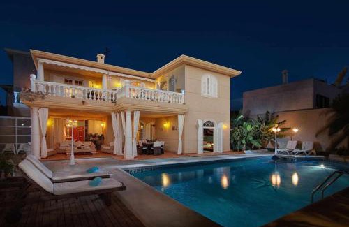Playa del Cable Apartment | Villa La Concha Beachfront: Pet-Friendly with Heated Pool