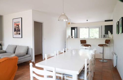 Piraillan Apartment | Villa La Conche: Oceanfront Stay with Private Garden & WiFi