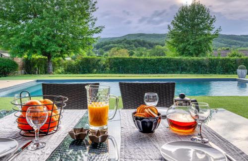 Lanzac Villa | Oceanfront Bliss at Villa 'La Crabichonnière' - 4 Stars