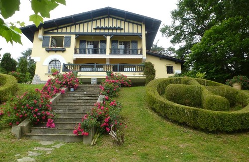 Ciboure Bed & Breakfast | Oceanfront Villa La Croix Basque: 4-Star Guest Favorite