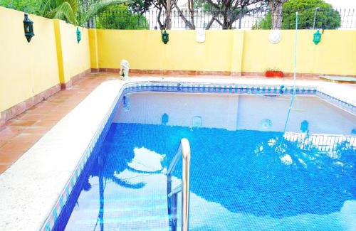 Valdelagrana Villa | Beautiful Villa La Jara: Oceanfront Getaway with Pool